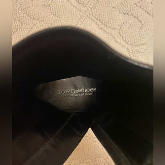 •SOLD• Black Leather Pointed Toe Heeled Booties - Picture 11 of 11